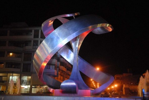 Monumento a la manzana en General Roca